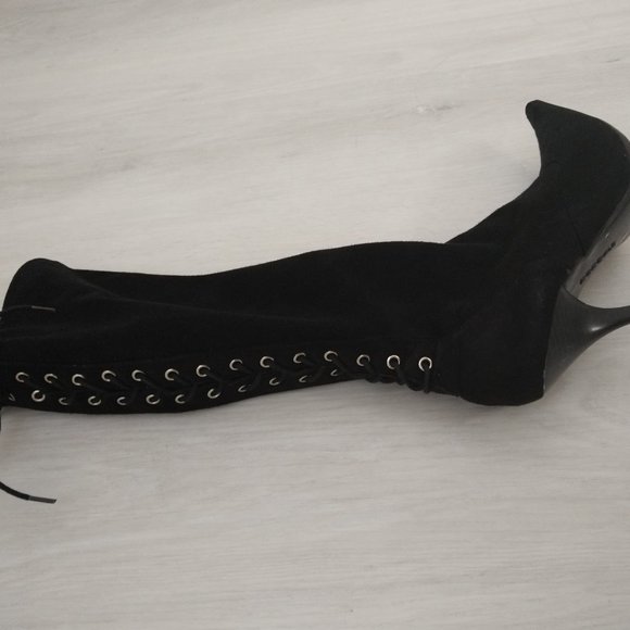 BCBG Black Knee High Boots - Suede with Stilletto heel size 4.5 - Picture 2 of 4